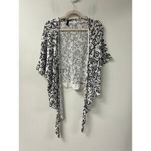 Soma Gray and White Pattern Short Sleeve Knit Wrap Sz M